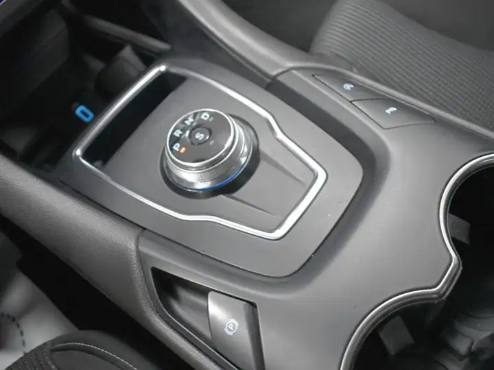 Ford Mondeo 2.0 TDCi Titanium PowerShift 2019, foto 17