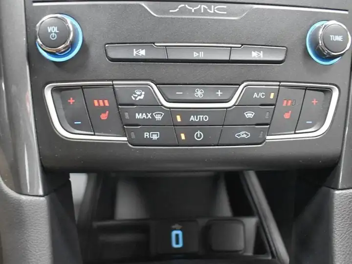Ford Mondeo 2.0 TDCi Titanium PowerShift 2019, foto 18