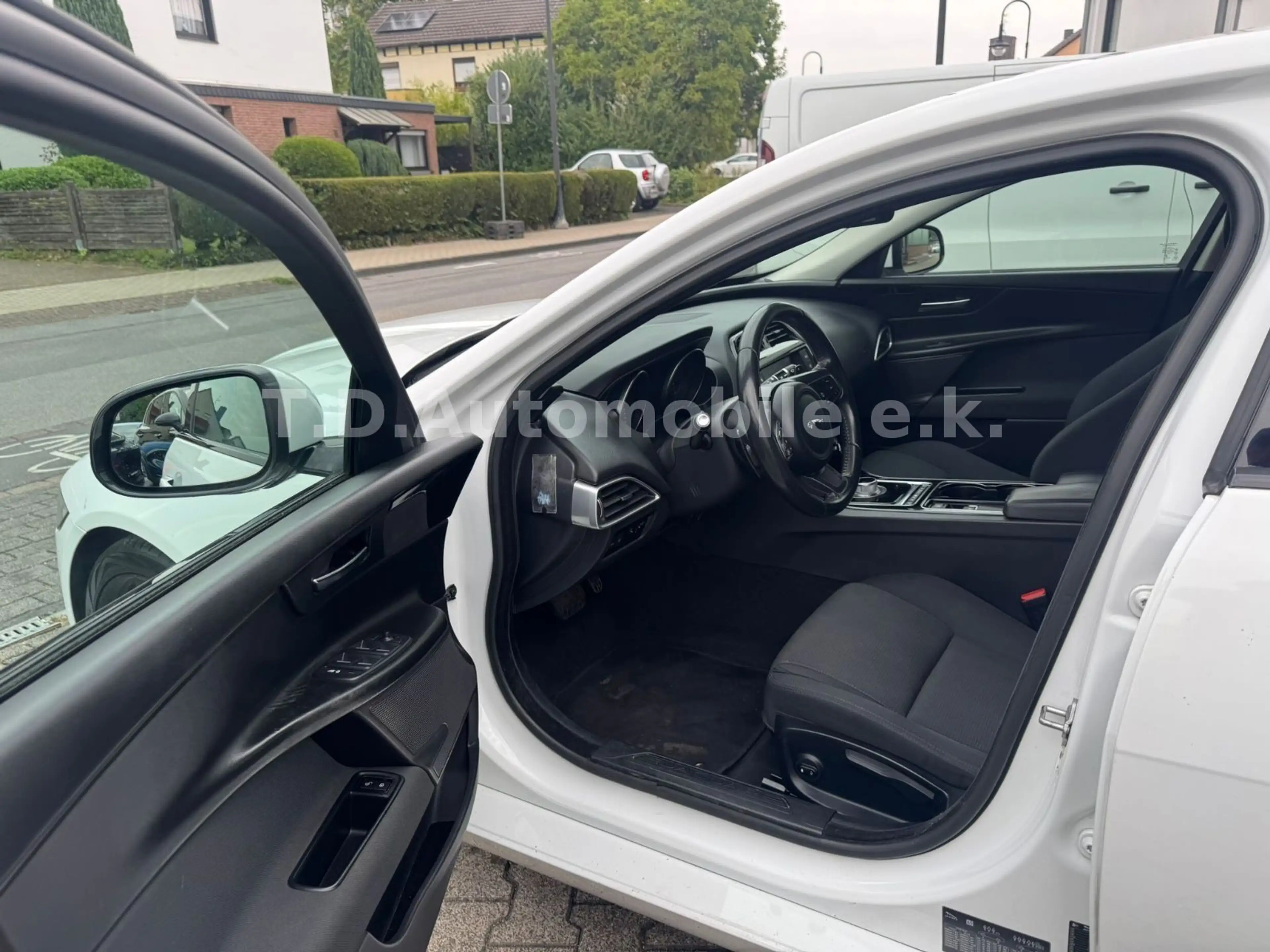 Jaguar XF /Motor macht Geräusche — photo 7