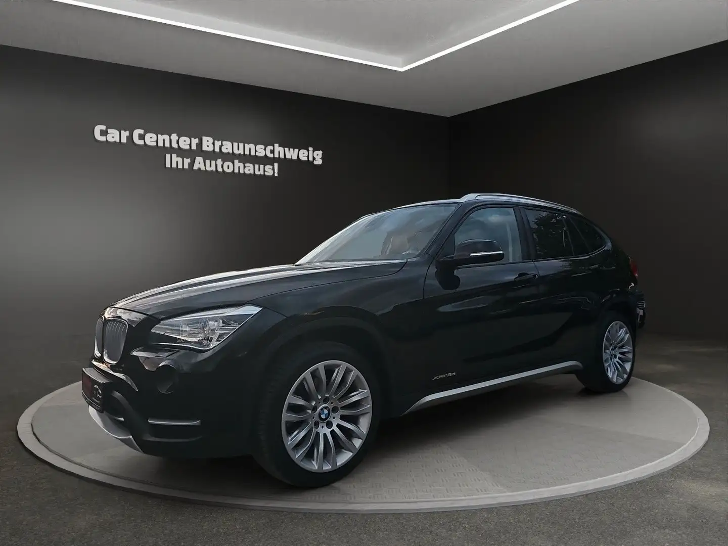 BMW X1 18 d Steptronic xDrive+Vollausstattung Schwarz - 1