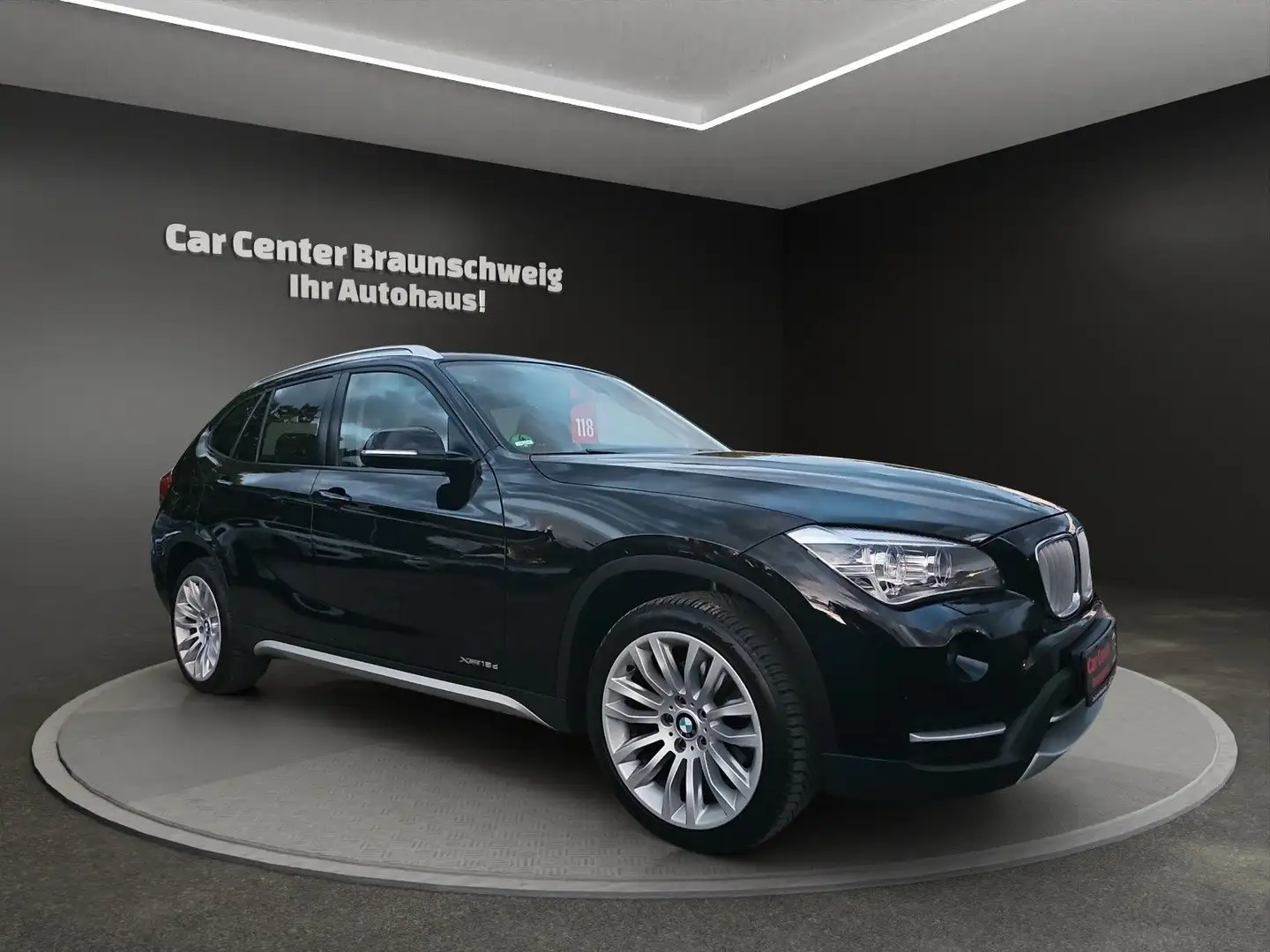 BMW X1 18 d Steptronic xDrive+Vollausstattung Schwarz - 2