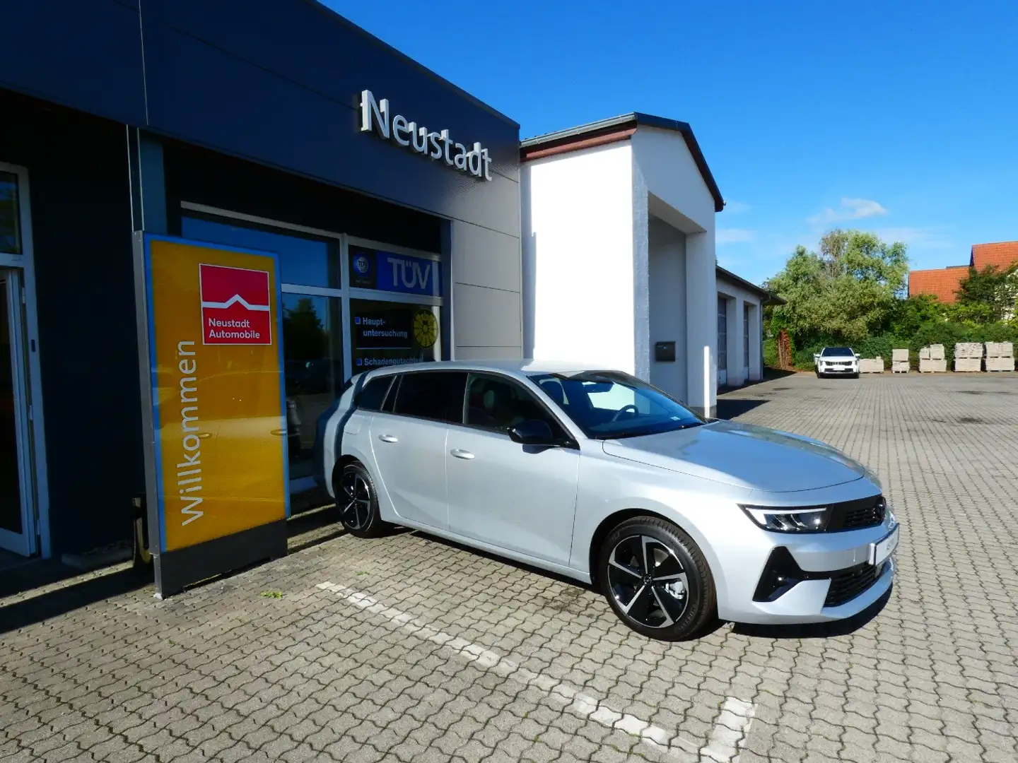 Opel Astra GS-Line Sports Tourer Navi, Klimaautomatik Silber - 2