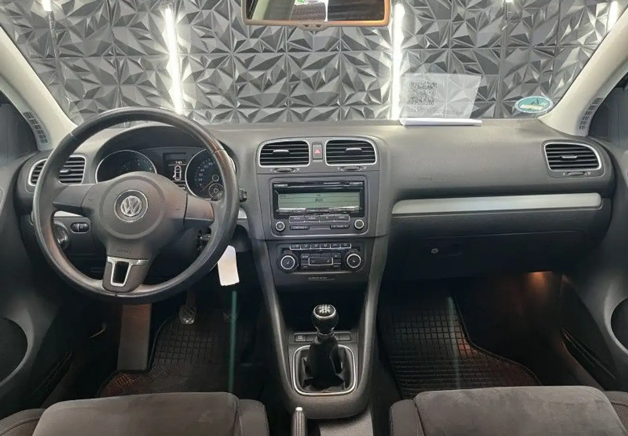 Volkswagen Golf Standard Model — photo 12