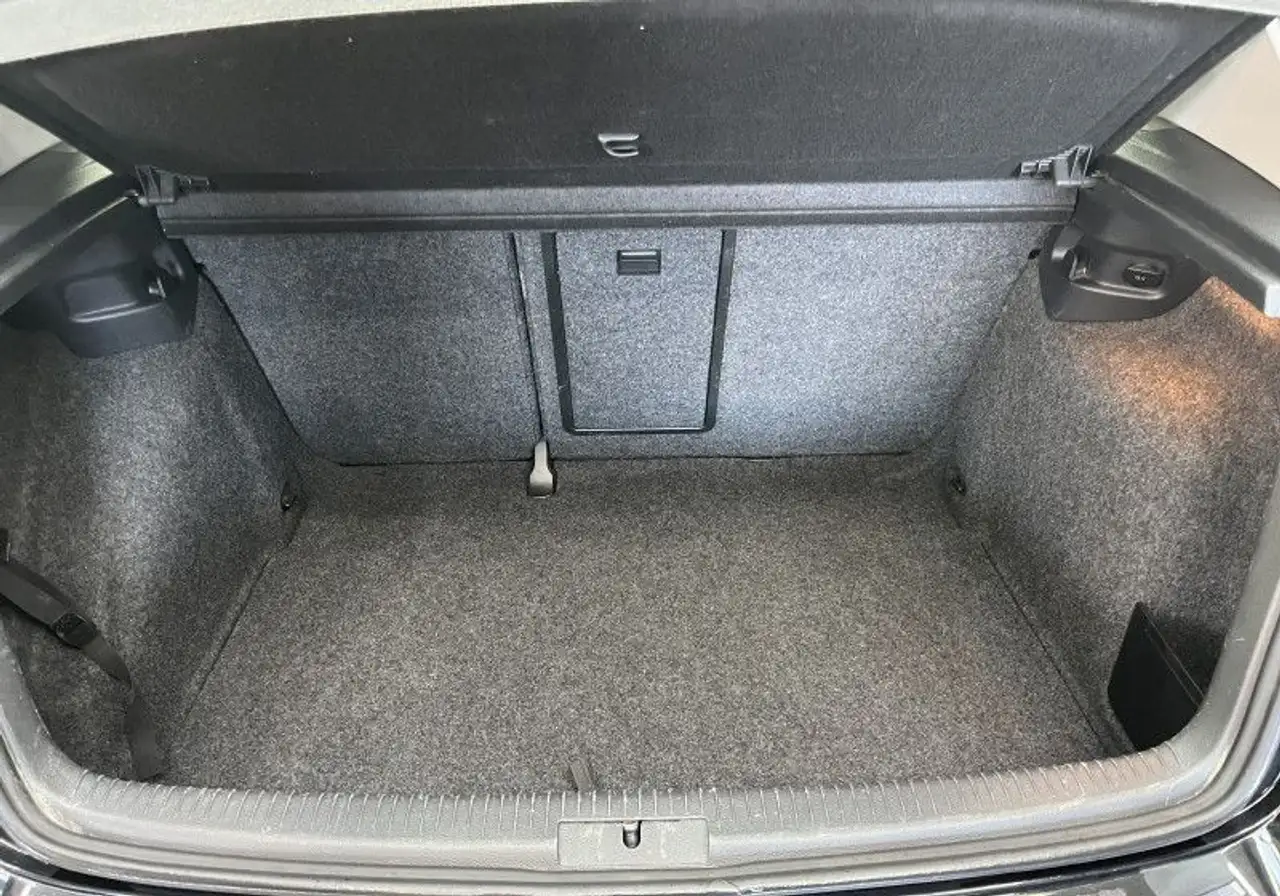 Volkswagen Golf Standard Model — photo 11
