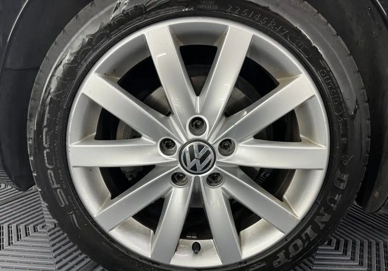 Volkswagen Golf Standard Model — photo 26