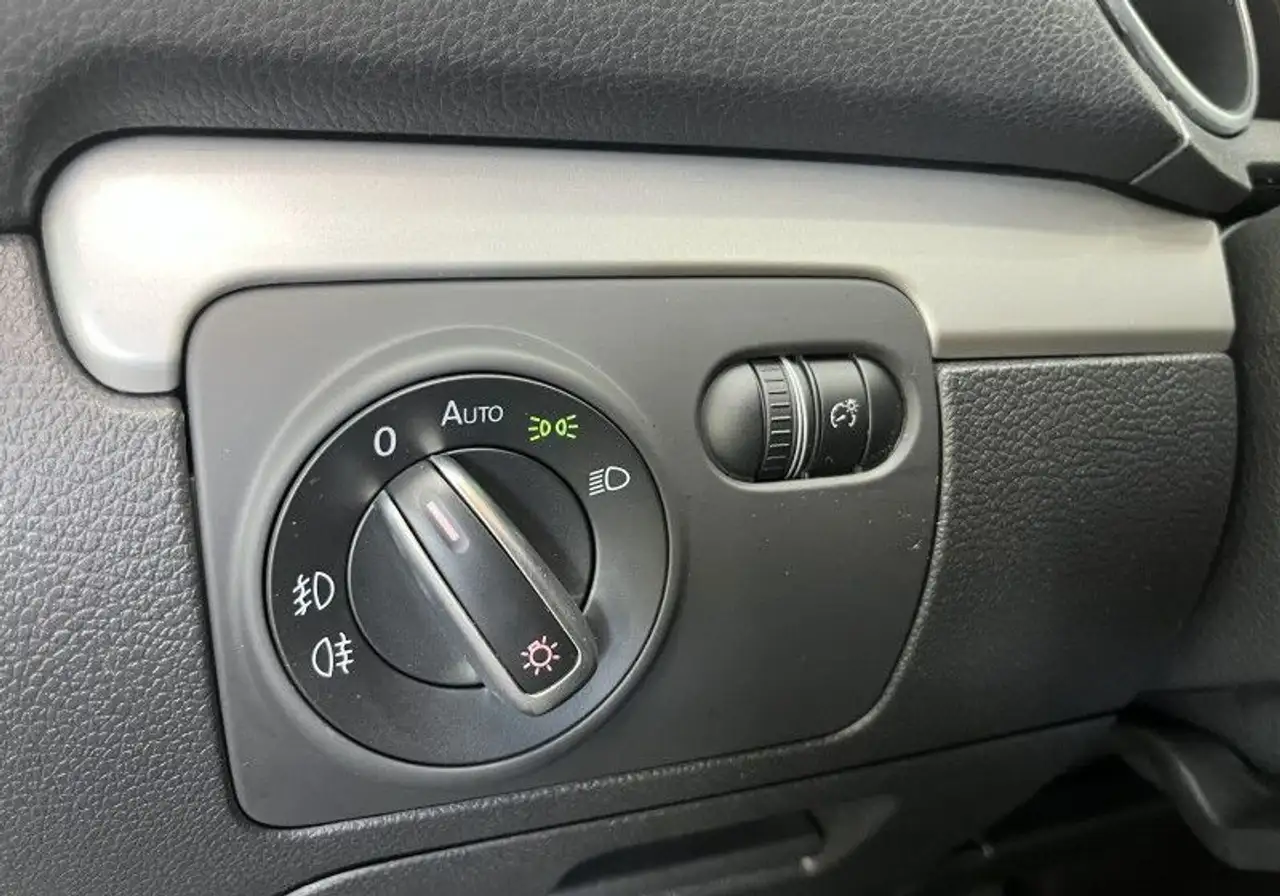 Volkswagen Golf Standard Model — photo 17