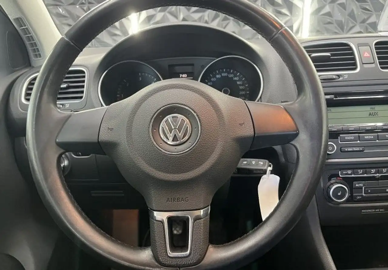 Volkswagen Golf Standard Model — photo 13