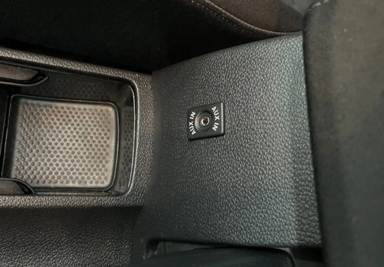 Volkswagen Golf Standard Model — photo 23