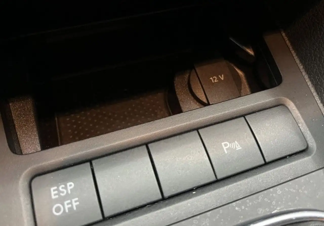 Volkswagen Golf Standard Model — photo 21