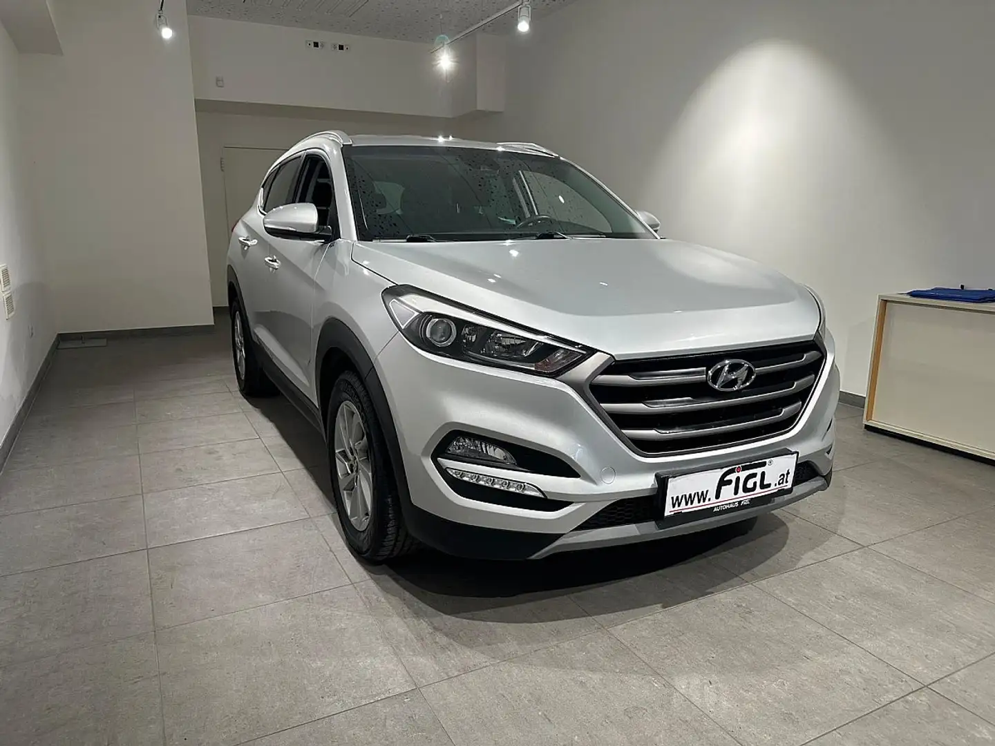Hyundai TUCSON Tucson 1,7 CRDI Start-Stopp Edition 25 DCT Grau - 2