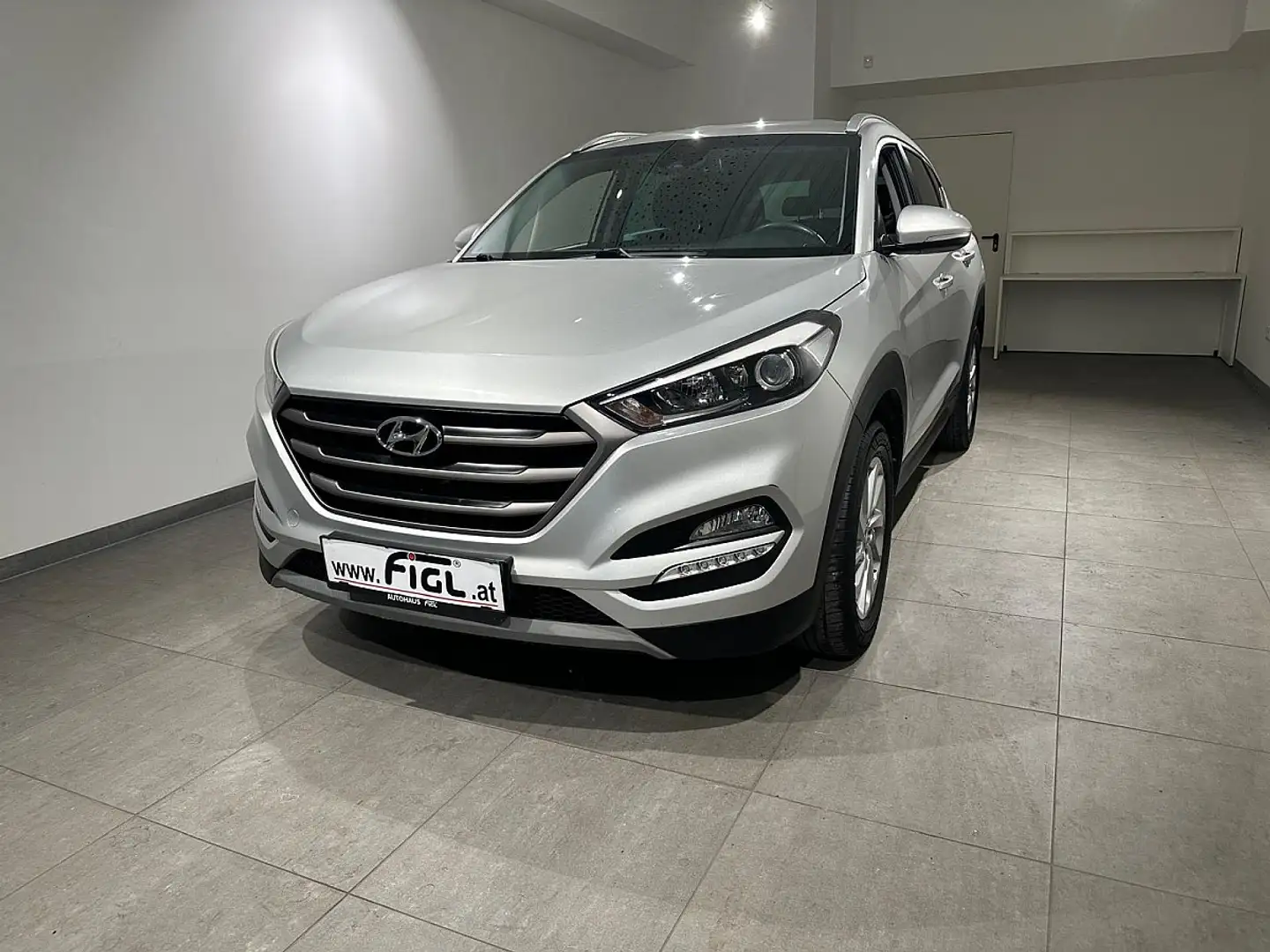 Hyundai TUCSON Tucson 1,7 CRDI Start-Stopp Edition 25 DCT Grau - 1