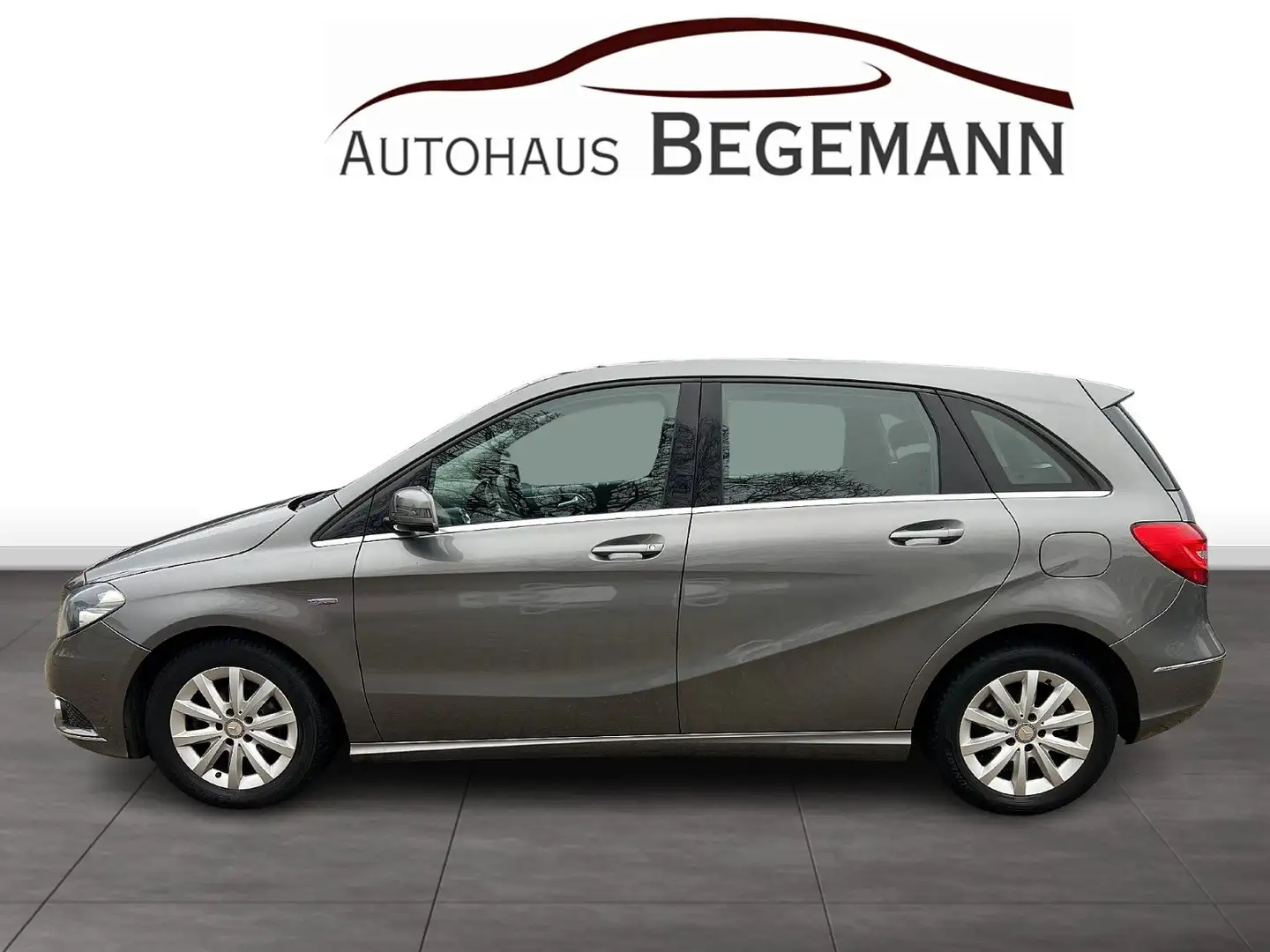 Mercedes-Benz B 180 CDI Aut NAV PDC Grau - 2