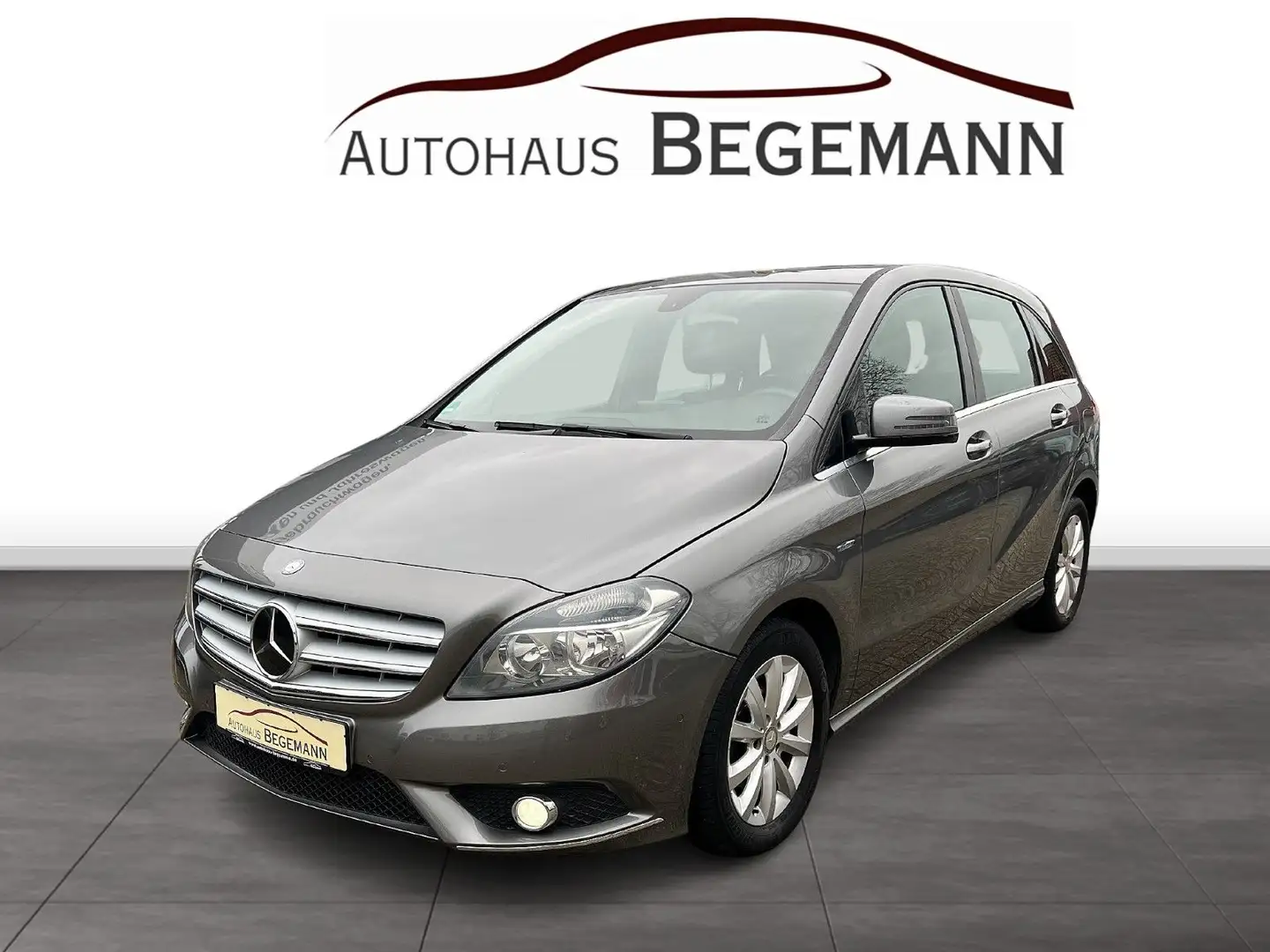 Mercedes-Benz B 180 CDI Aut NAV PDC Grau - 1