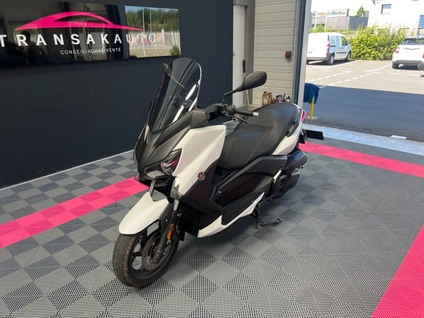 Yamaha X-Max 125 Blanc - 1