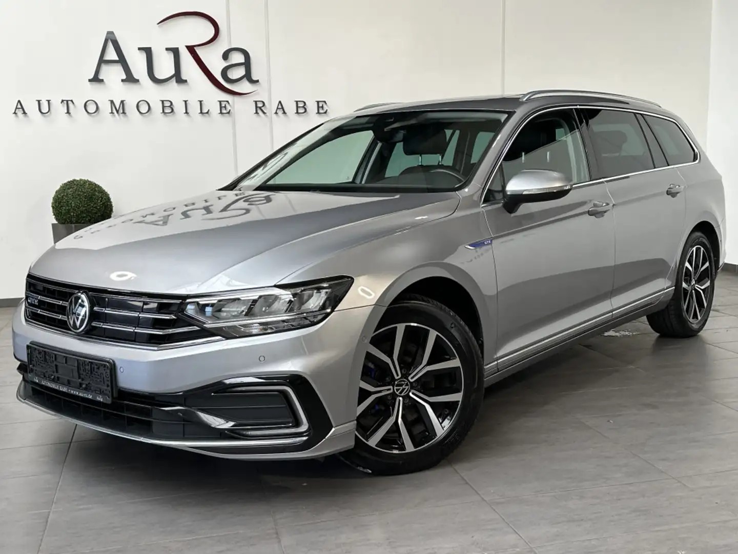Volkswagen Passat Variant 1.4 TSI GTE NAV+LED+AHK+PANO+ACC Silber - 1