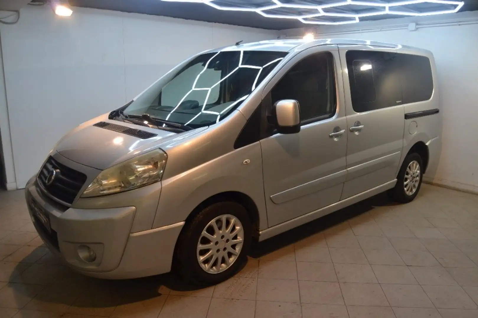 Fiat Scudo 2.0 MJT/130 PANORAMA 9 POS LEGGI BENE Gris - 1