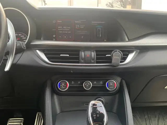 Alfa Romeo Stelvio view 10