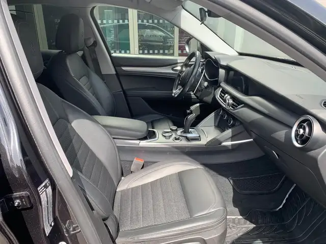 Alfa Romeo Stelvio view 3