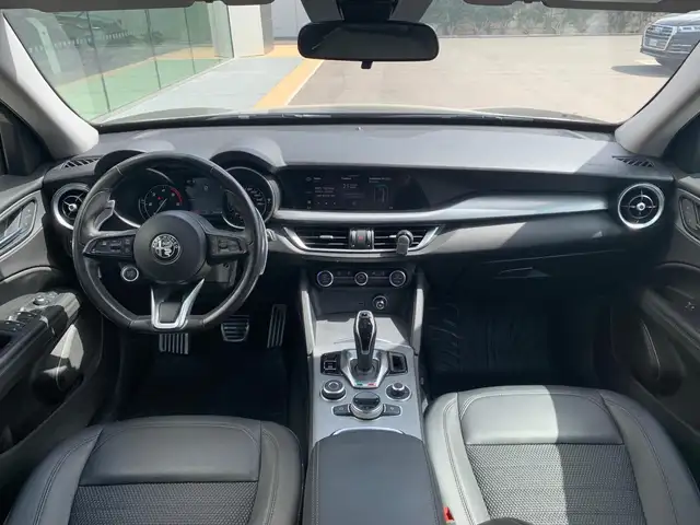 Alfa Romeo Stelvio view 4