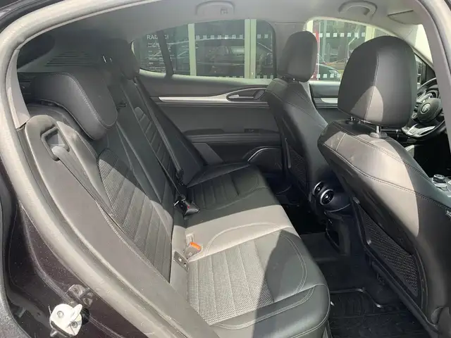 Alfa Romeo Stelvio view 5