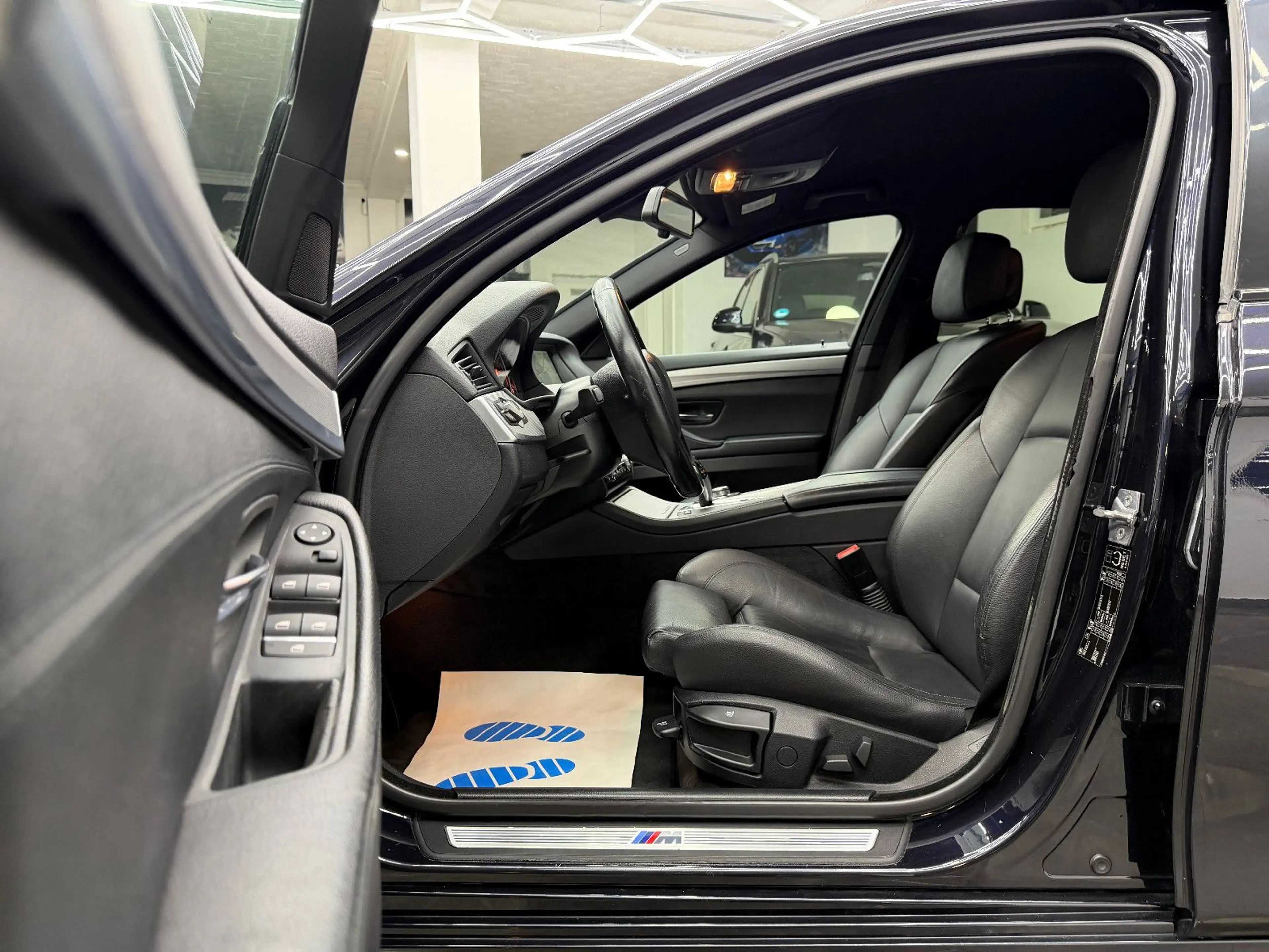 BMW 530 d M Paket Xenon Leder Standheizung PDC — photo 11