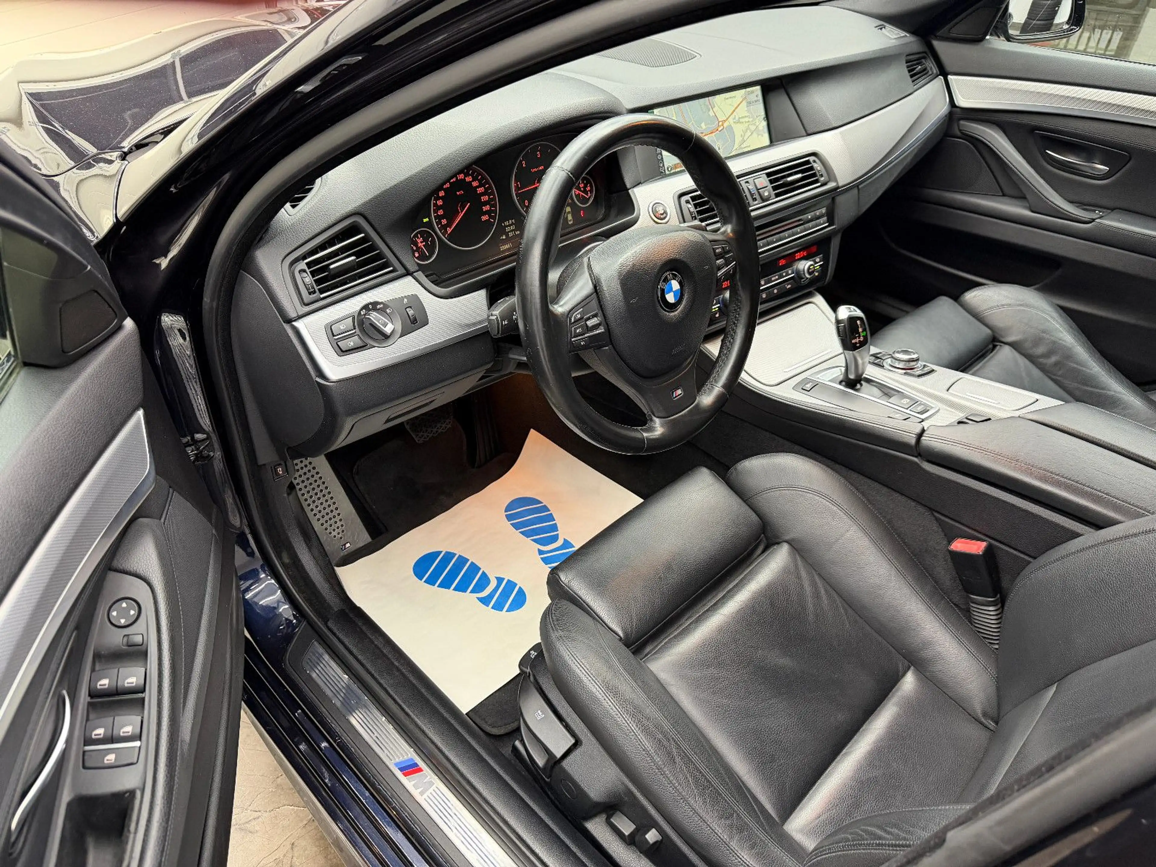 BMW 530 d M Paket Xenon Leder Standheizung PDC — photo 10