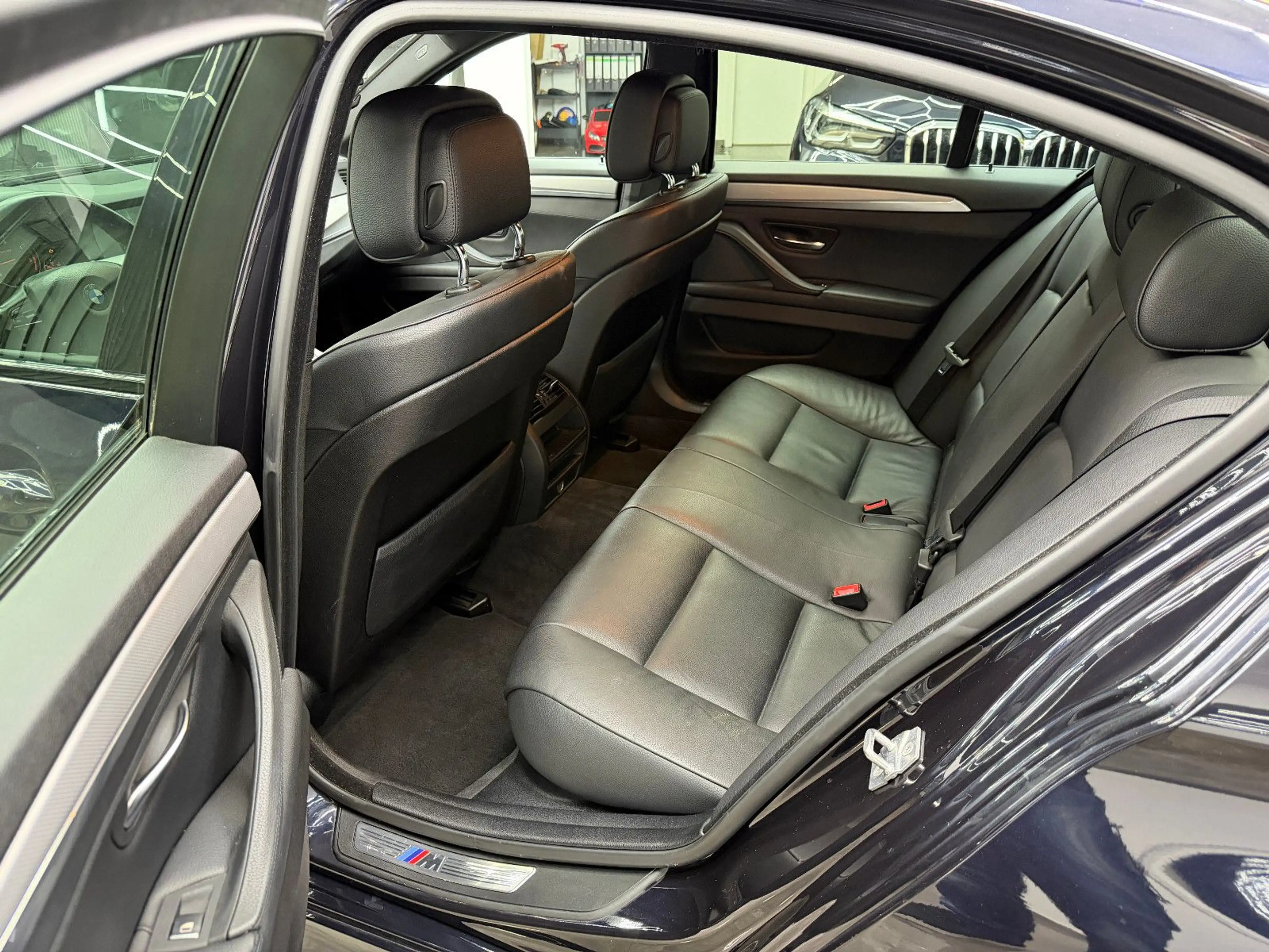 BMW 530 d M Paket Xenon Leder Standheizung PDC — photo 12