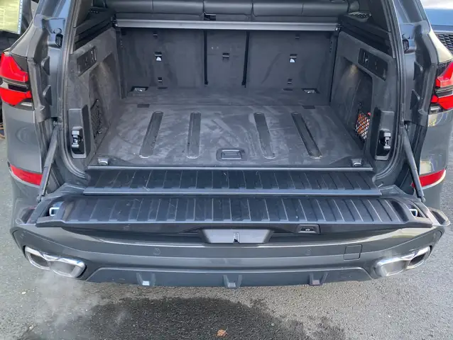 BMW X5 M view 12