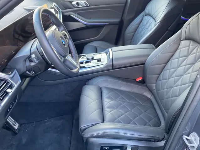 BMW X5 M view 9