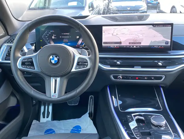 BMW X5 M view 10