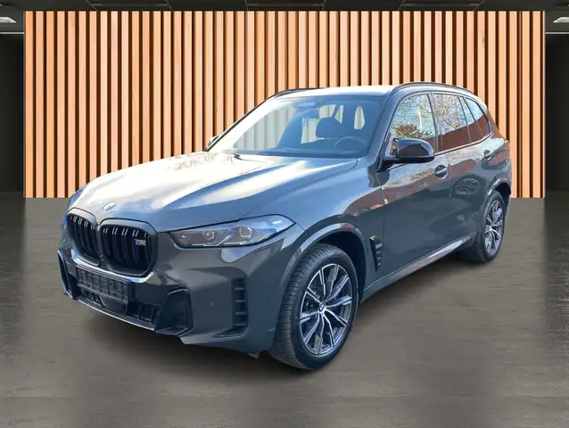 BMW X5 M view 2