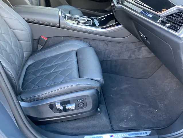 BMW X5 M view 11