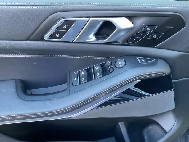 BMW X5 M view 8