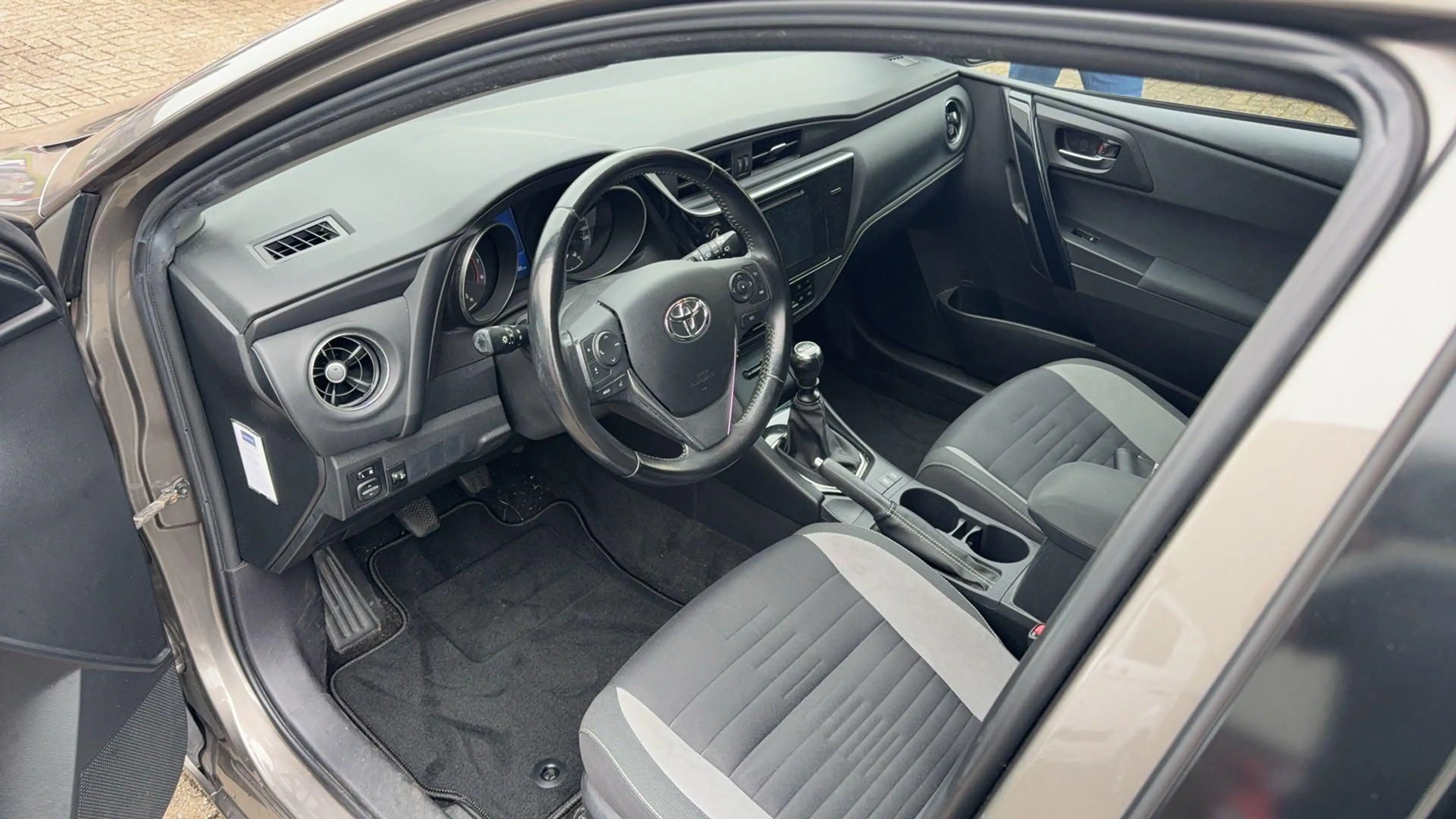 Toyota Auris Touring Sports 1.2T Trend Facelift Panoramadak |Vo — photo 7