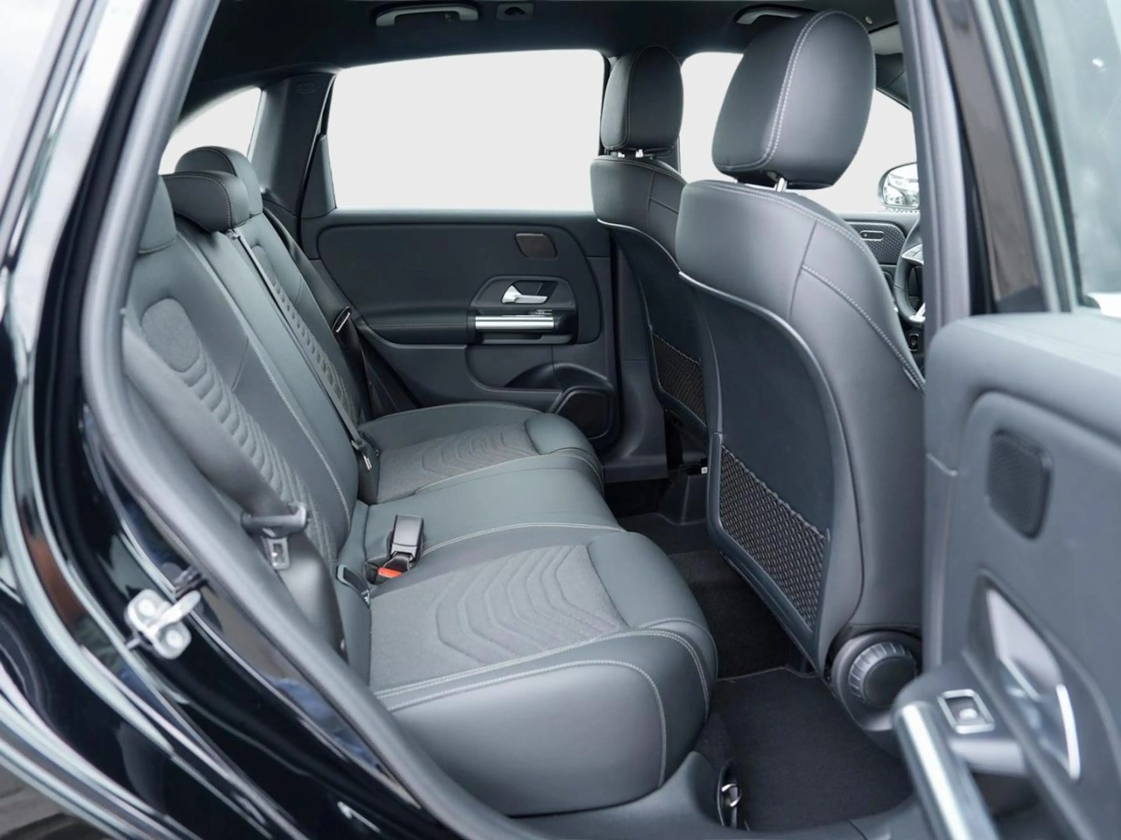 Mercedes-Benz B 180 d Progressive Distronic Kamera AHK Easy-P — photo 11