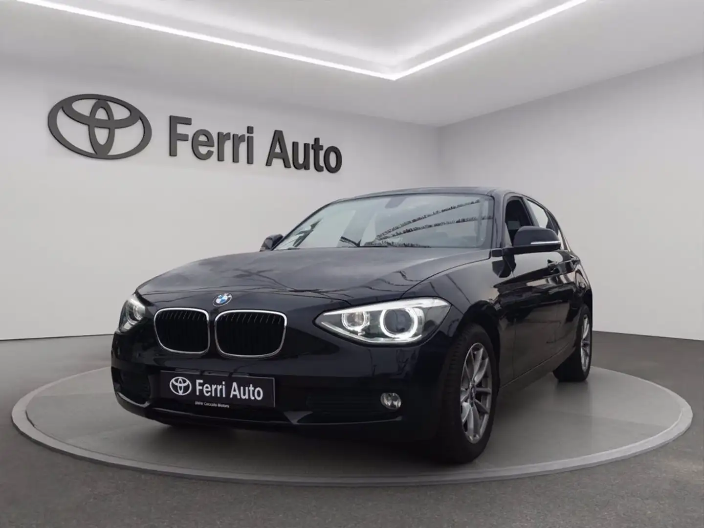 BMW 118 d 5p unique Zwart - 1