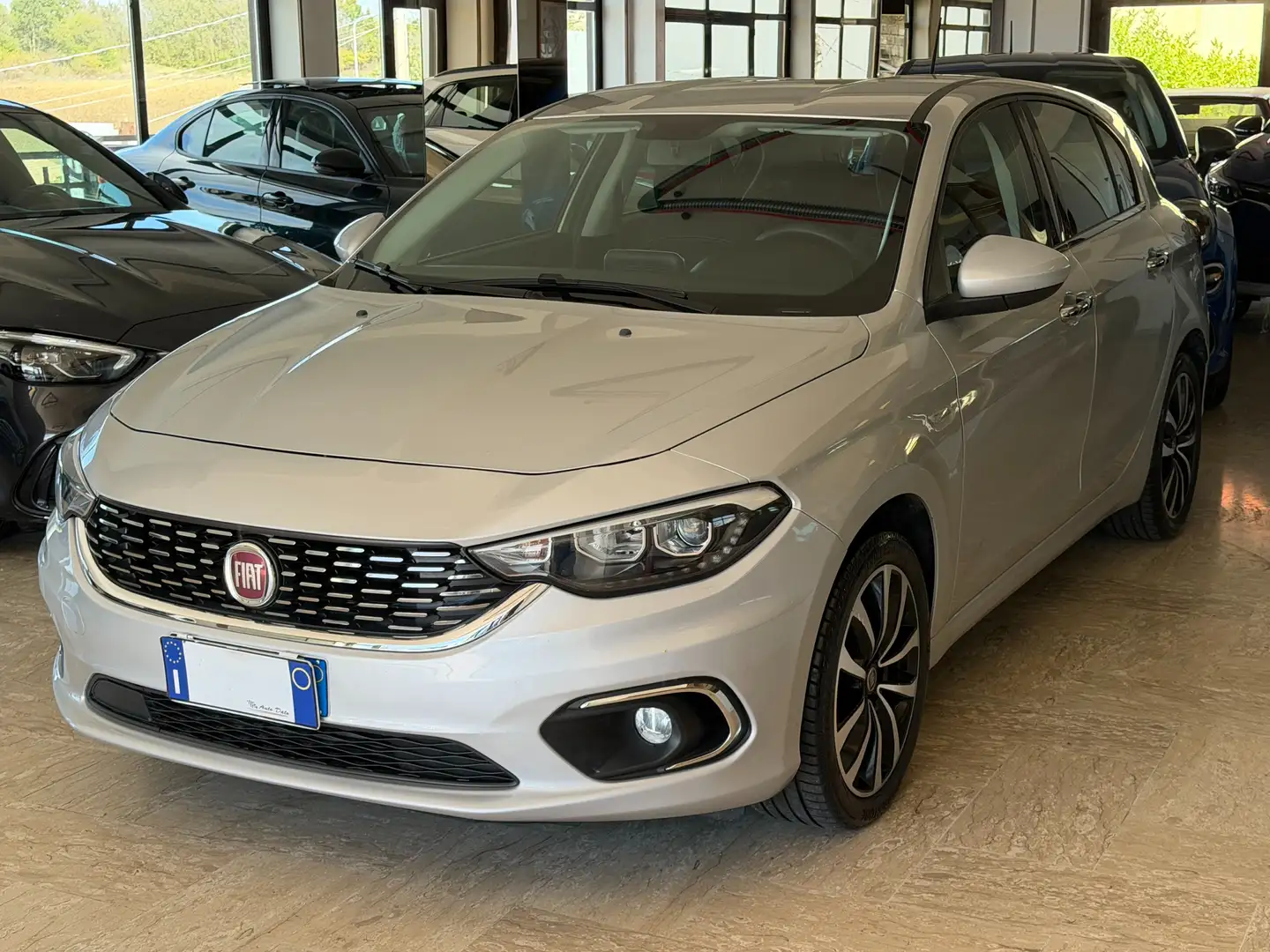 Fiat Tipo 1.6 M.JET 120 cv. 5 porte LOUNGE (Nav) Argento - 2