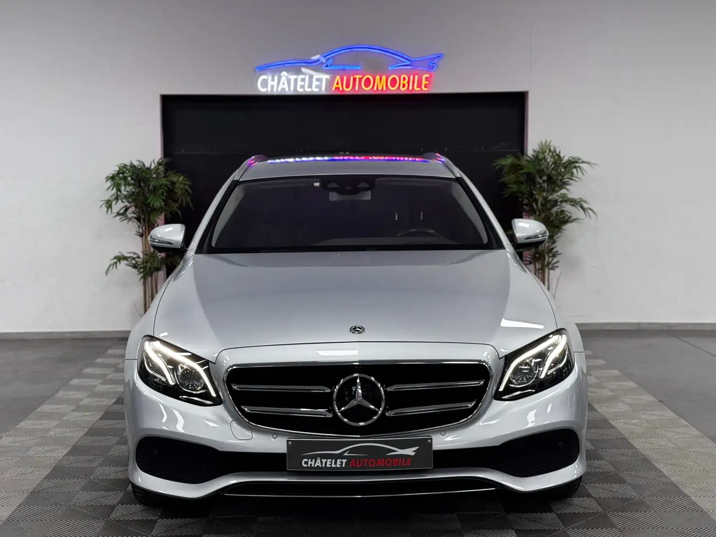 Mercedes-Benz E 200 360°CAMERA/COCKPIT/CUIR/MULTILED Gris - 2