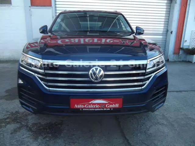 Volkswagen Touareg view 4