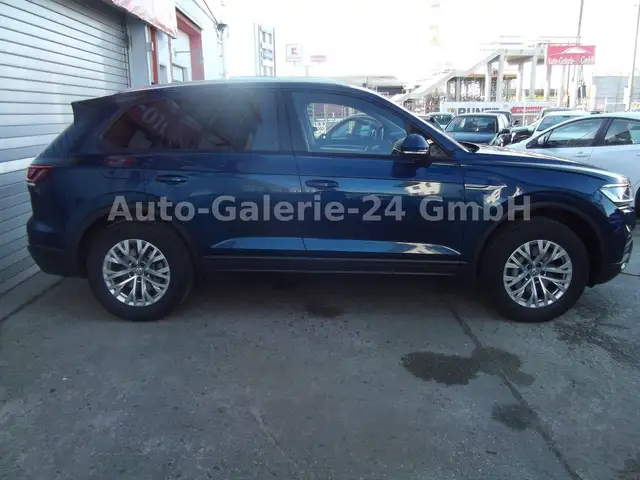 Volkswagen Touareg view 10