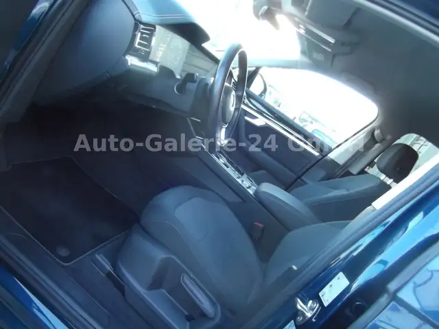 Volkswagen Touareg view 11