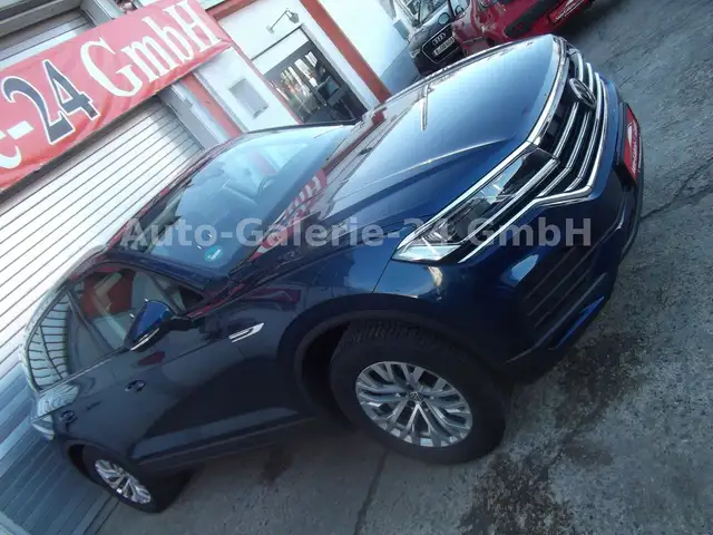 Volkswagen Touareg main image