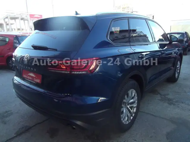 Volkswagen Touareg view 7