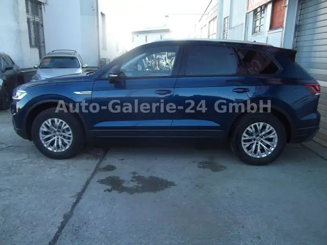 Volkswagen Touareg view 9