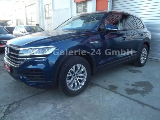 Volkswagen Touareg view 2