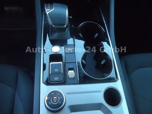 Volkswagen Touareg view 14