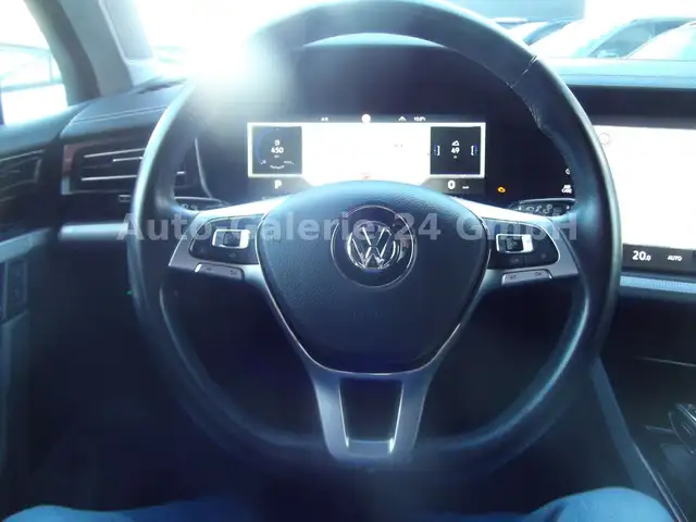 Volkswagen Touareg view 12