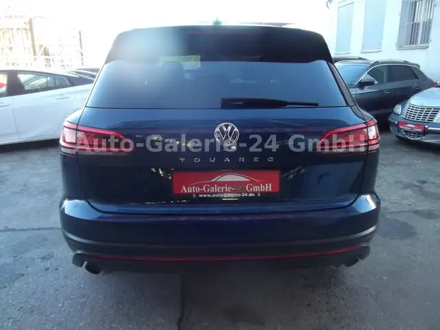 Volkswagen Touareg view 8