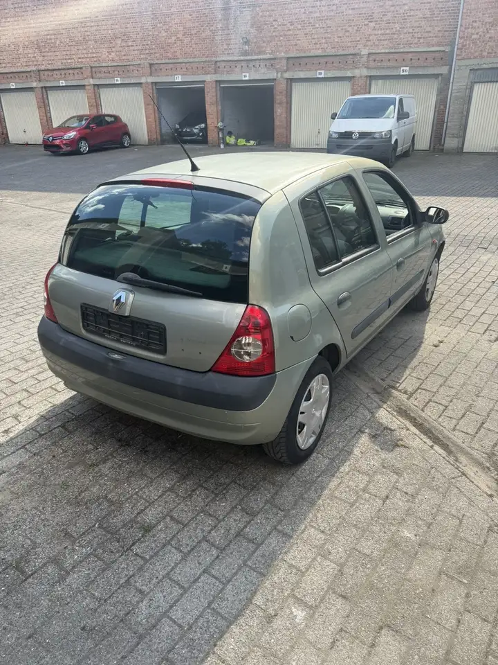Renault Clio Citadine 3 portes — photo 3