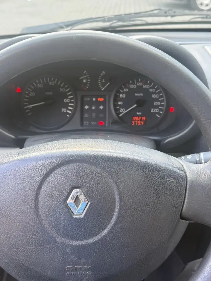 Renault Clio Citadine 3 portes — photo 4